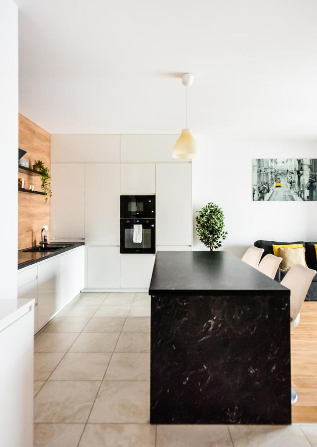 Magazynowa Exclusive Amber Apartment وارسو المظهر الخارجي الصورة
