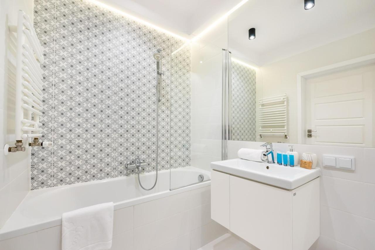 Magazynowa Exclusive Amber Apartment وارسو المظهر الخارجي الصورة